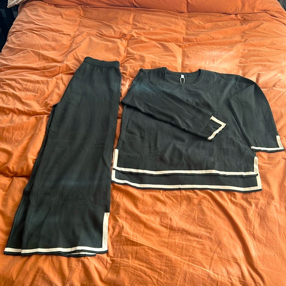 *NEW WITH TAGS* Matching set - size xl